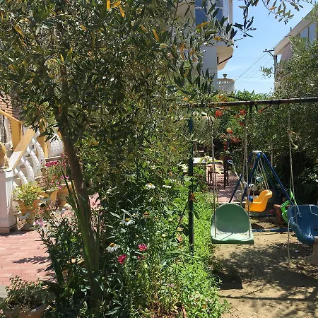 Gersina Ξενοδοχείο με διαμερίσματα Golem (Tirana)